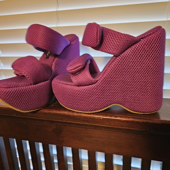 Brand SHEIN! RICH PURPLE SLIP ON HIGH WEDGE  SANDALS! SIZE 37 EUR., 6 1/2USA! - Picture 4 of 8